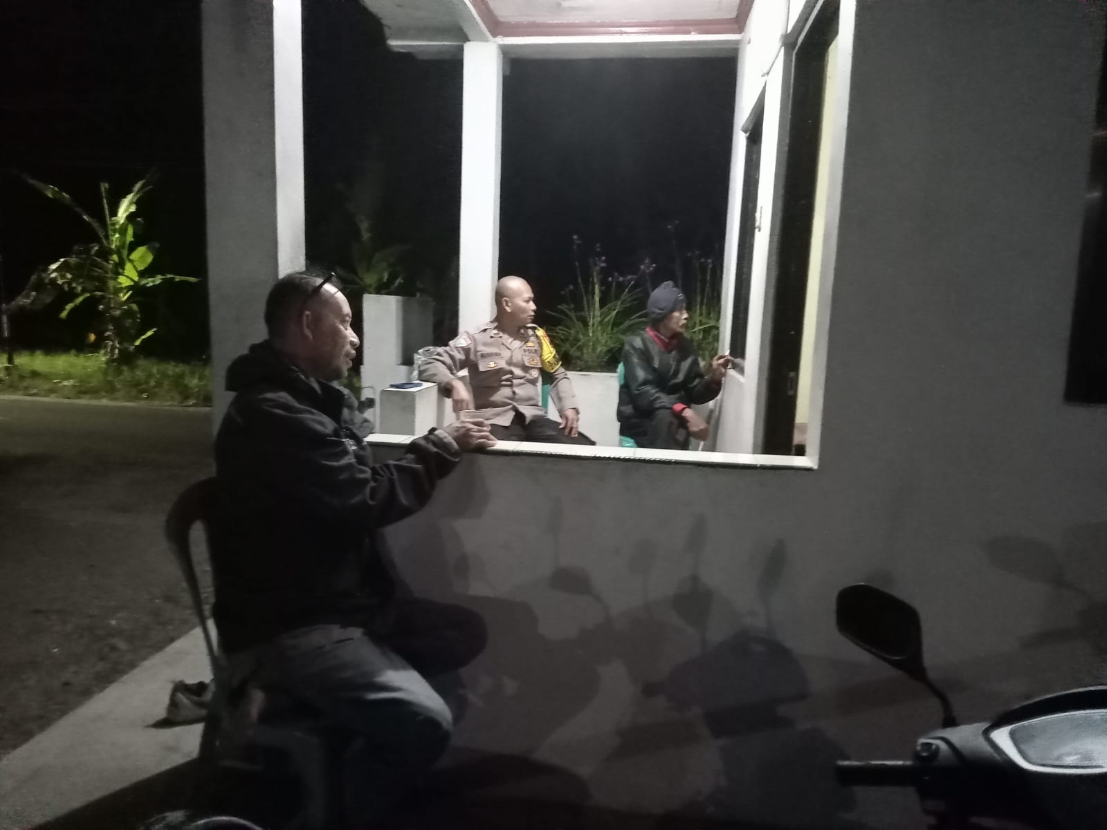 Sambang Pos Satkamling, Polsek Wangon Bangun Sinergi Warga Demi Keamanan Lingkungan