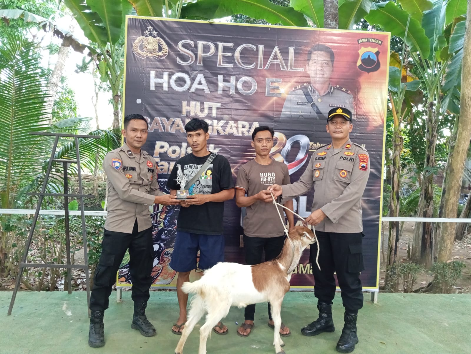 Sambut HUT Bhayangkara ke 80, Ratusan Kicau Mania Ramaikan Lomba Burung Polsek Tambak Banyumas