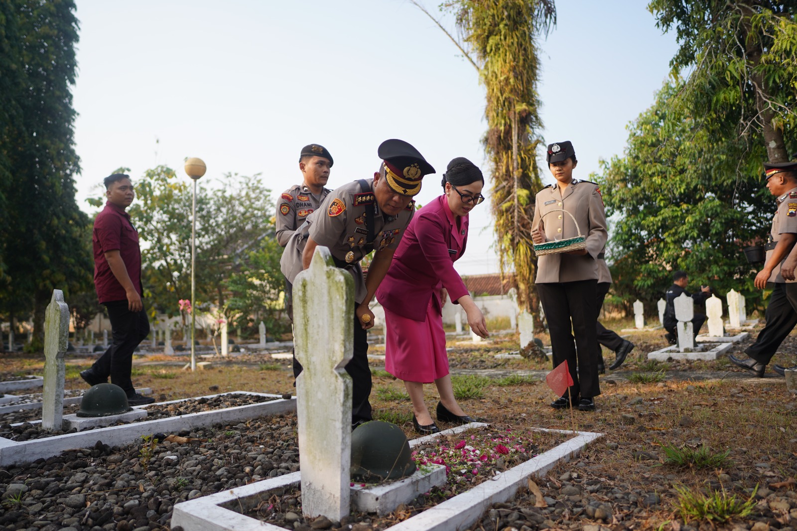 Polresta Banyumas Gelar Ziarah di TMP Tanjung Nirwana, Refleksi Pengabdian Dalam HUT Bhayangkara ke-80