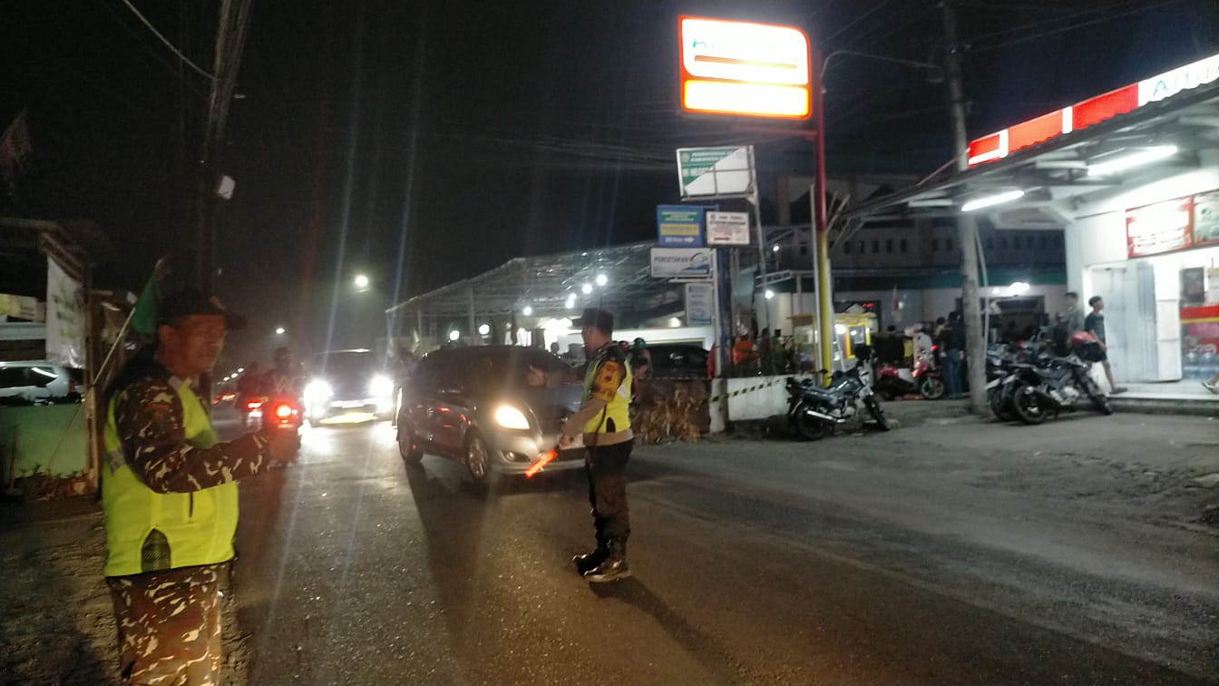 Polisi Amankan Pawai Obor Santri Sambut Tahun Baru Islam 1448 Hijriah di Kembaran
