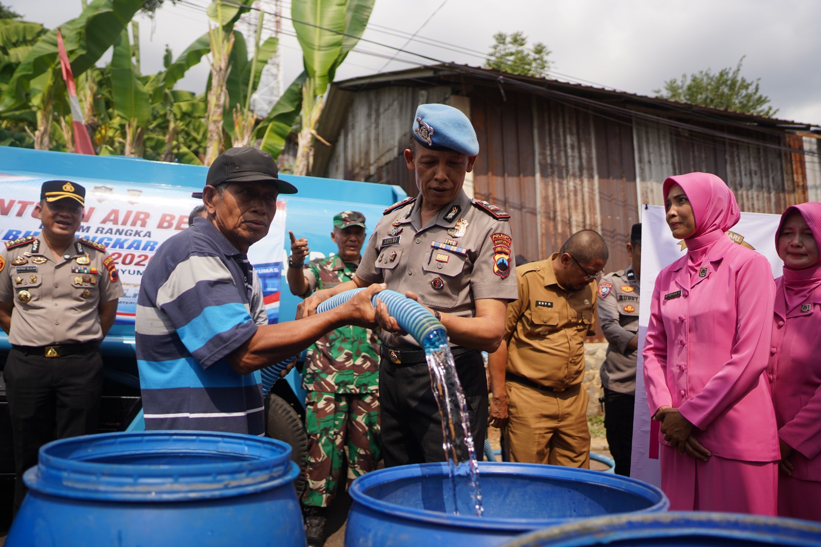 Aksi Nyata HUT Bhayangkara ke-80! Polresta Banyumas Kirim 16 Ribu Liter Air ke Daerah Kekeringan