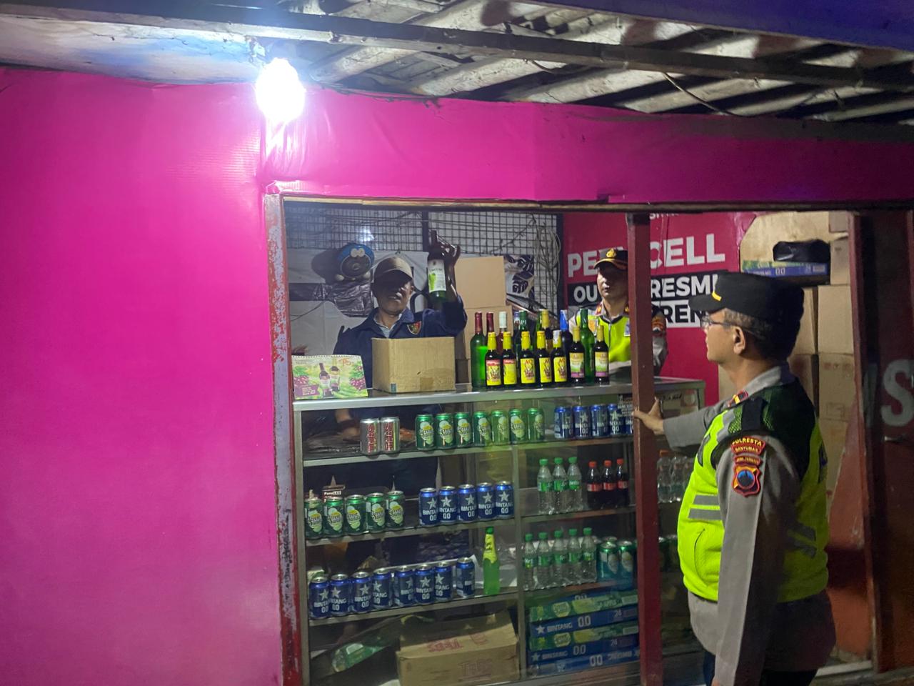 Operasi Cipta Kondisi Jelang Ramadhan, Polresta Banyumas Amankan Berbagai Jenis Miras di Purwokerto Selatan