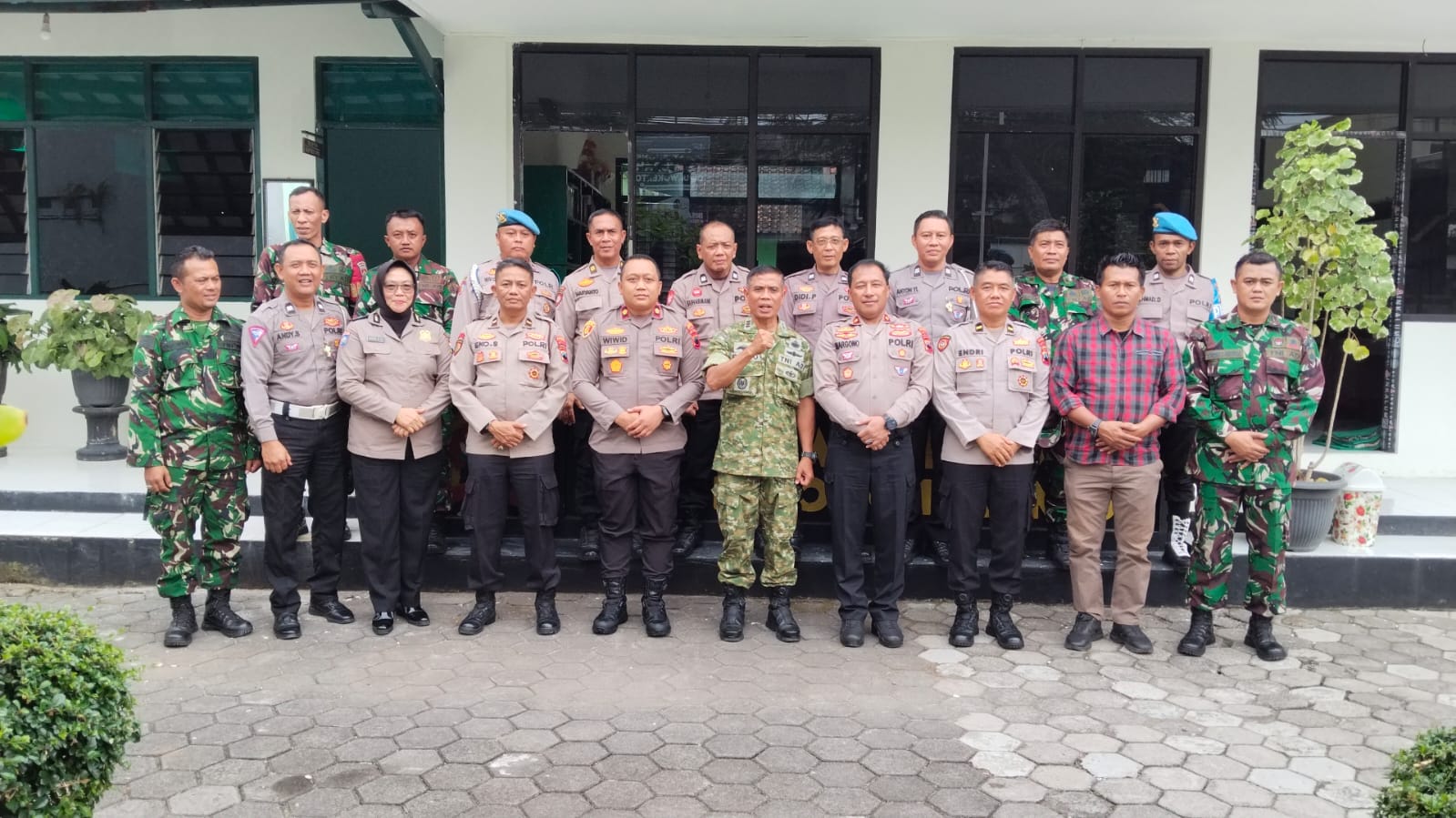 Kapolsek Purwokerto Utara Perkuat Soliditas TNI-Polri melalui Silaturahmi ke Koramil 01/Purwokerto Utara