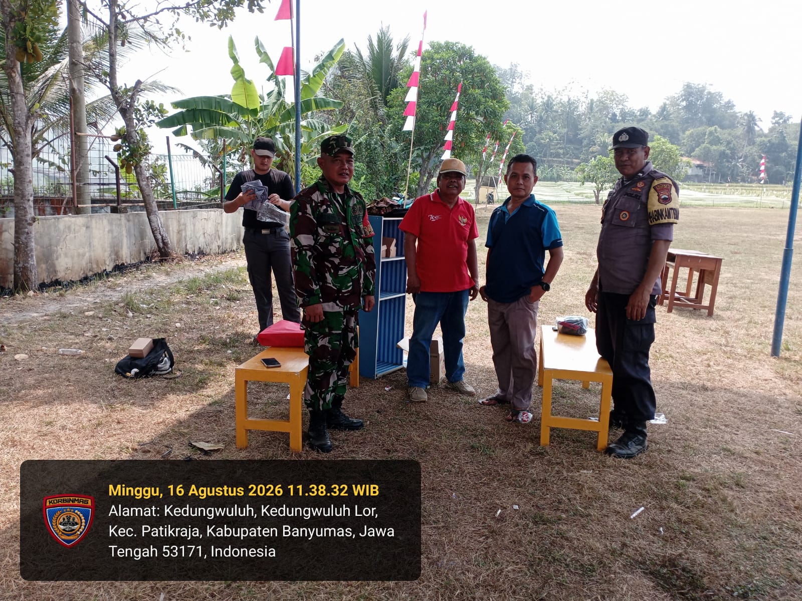 Bhabinkamtibmas Sambangi Warga Pangebatan Karanglewas, Serap Informasi dan Perkuat Kamtibmas