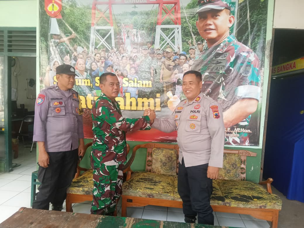 Perkuat Soliditas TNI-Polri, Polsek Patikraja Banyumas Silaturahmi ke Koramil 03